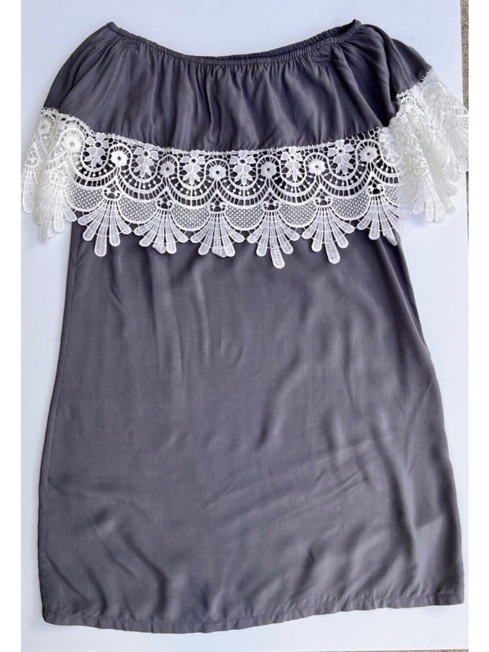 Swell Off Shoulder Gray Crochet Lace Dress Medium Rayon Boho NWT No Tags M - Picture 2 of 7